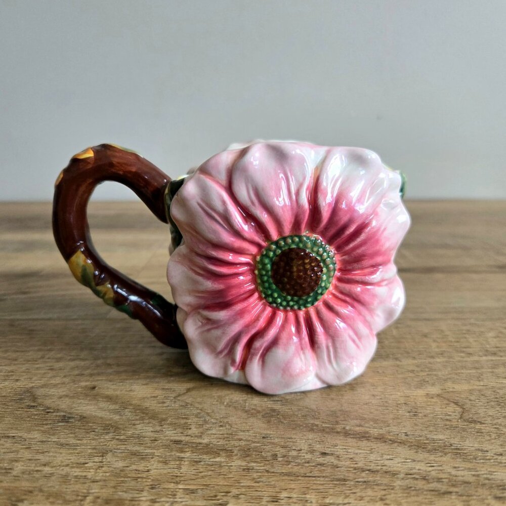 Vintage ceramic mug with large pink flower design. - Picture 4 of 7